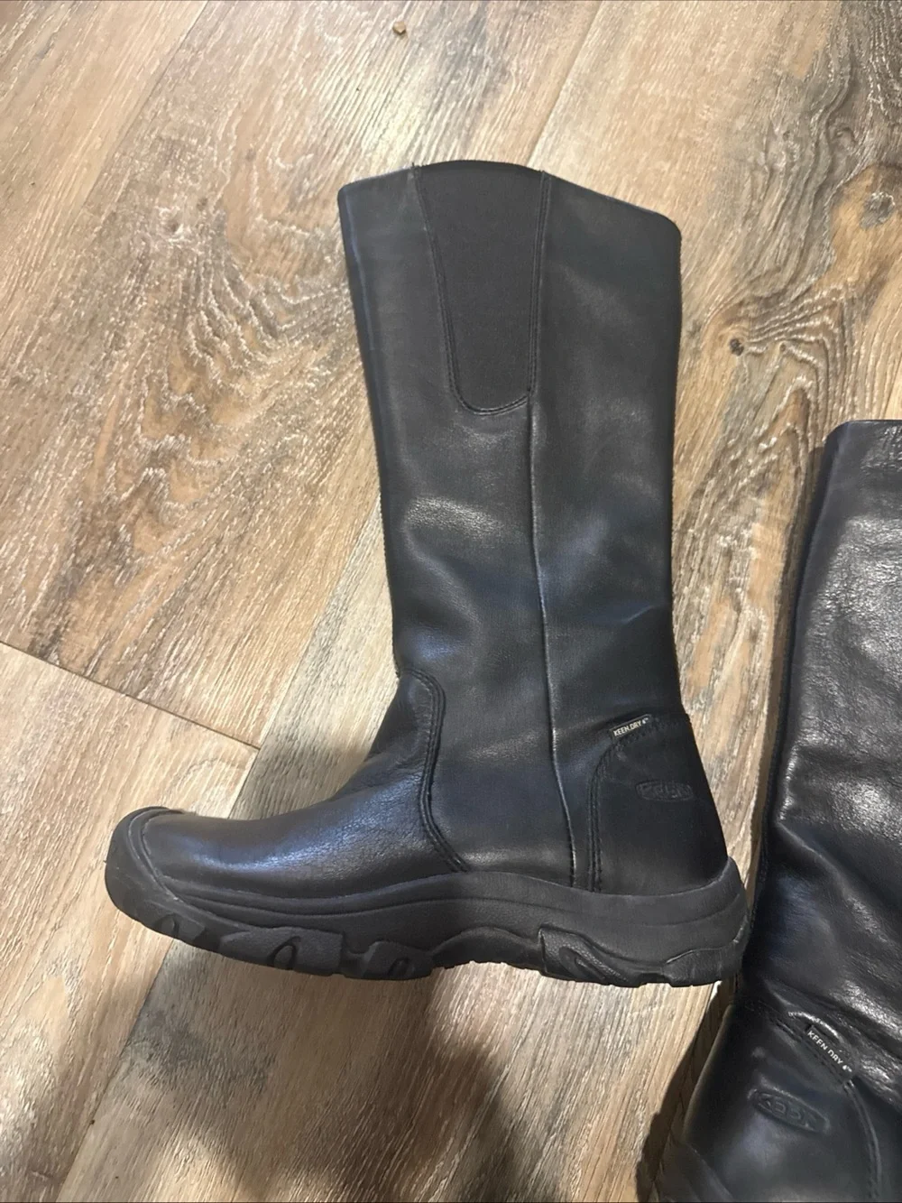 Keen Silverton black high boots. Keen dry and Keen warm.